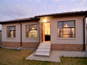 3 Bed Cluster in Bloubosrand
