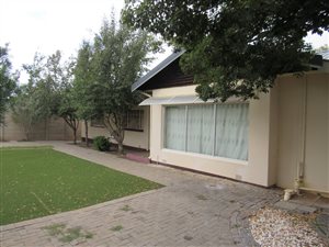 4 Bed House in Bayswater
