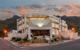 7 Bedroom House in Mountainside