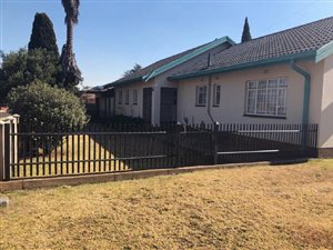 11 Bedroom House in Pullens Hope