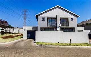 3 Bedroom Townhouse in Die Heuwel