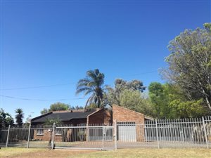 3 Bed House in Rooihuiskraal North