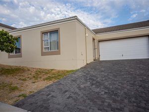 3 Bed House in Somerset West Central