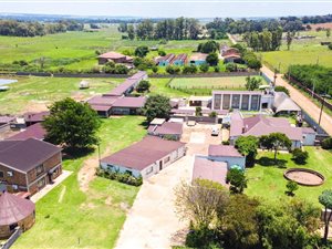 17.9 ha Farm in Zesfontein AH