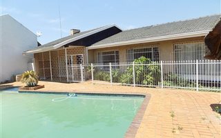 3 Bedroom House in Ridgeway