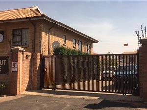 3 Bed Flat in Primrose
