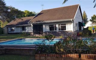 4 Bedroom House in Hayfields