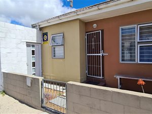 2 Bed House in Pelikan Park