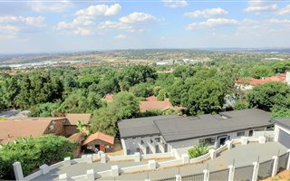 3 Bedroom House in Constantia Kloof