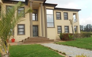 4 Bedroom House in Mnandi AH