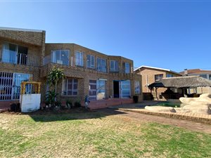 5 Bed House in Bluff