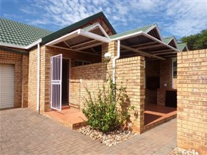 3 Bed Townhouse in Doornpoort and surrounds