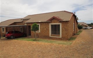 3 Bedroom Townhouse in Wilgeheuwel