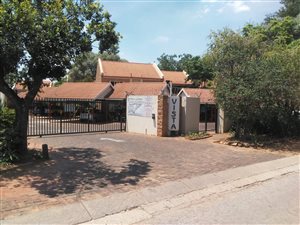 2 Bed Apartment in Zwartkop