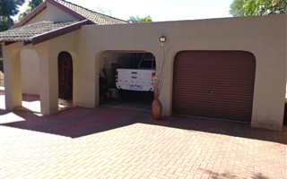 3 Bedroom House in Eldorette