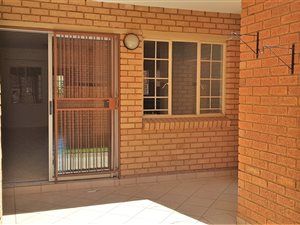 3 Bed Townhouse in Hazeldean (Silverlakes Surroundings)