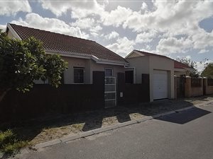 2 Bed House in Pelikan Park