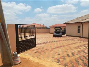 2 Bed House in Lehae