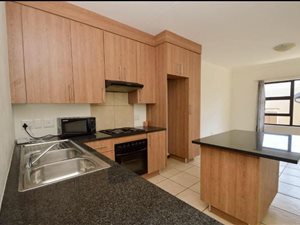 2 Bed Apartment in Ruimsig AH
