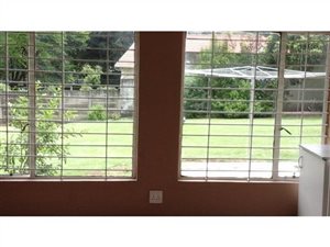 2 Bed Garden Cottage in Lombardy East
