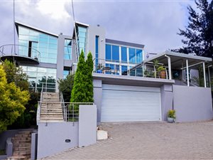 6 Bed House in Northcliff