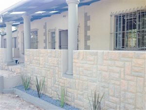 Bachelor apartment in Sunnyside
