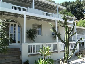 6 Bedroom House in Paradise