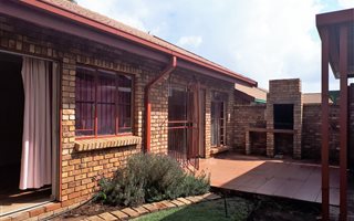 2 Bedroom House in Elarduspark