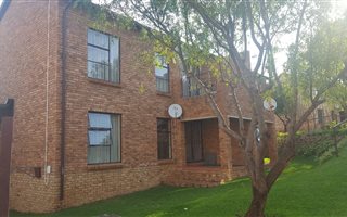 2 Bedroom Townhouse in Wilgeheuwel