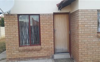 2 Bedroom House in African Jewel