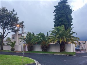 4 Bedroom House in Rondebosch East