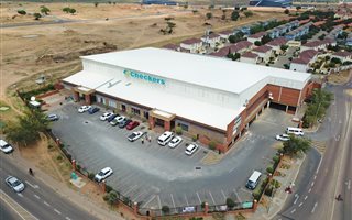3746 m² Retail Space in Kosmosdal