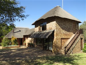 1300 m² Commercial space in Carlswald Estate