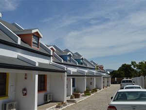 820 m² Retail Space in Westhill