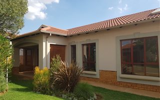 3 Bedroom Townhouse in Mooikloof Gardens