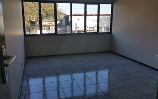 Bachelor apartment in Koedoespoort Industrial