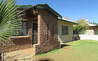 4 Bedroom House in Die Rand