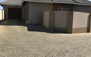 3 Bedroom Townhouse in Lilyvale
