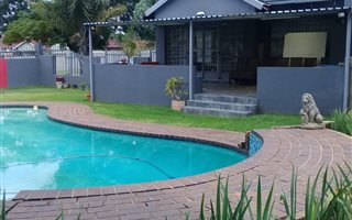 4 Bedroom House in Glenanda