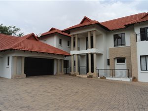 5 Bed House in Carlswald Estate