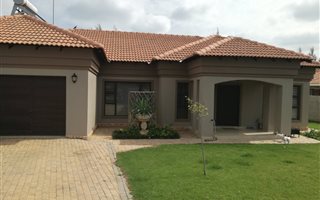 4 Bedroom House in Tuscany Ridge