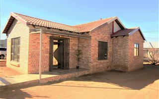 3 Bedroom House in Blomanda