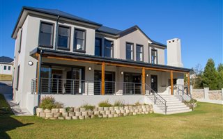4 Bedroom House in Kraaibosch