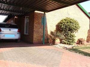 4 Bed House in Nellmapius