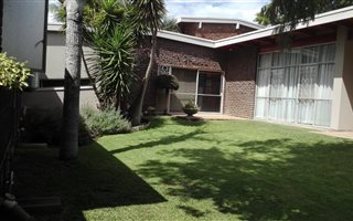 4 Bedroom House in Eduanpark