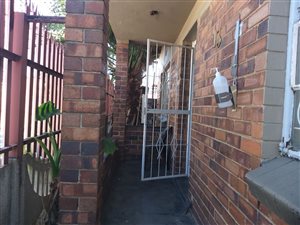 10 Bed House in Vrededorp