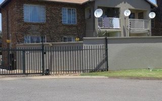 2 Bedroom House in Highveld