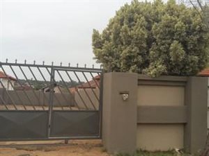 3 Bed House in Olievenhoutbosch