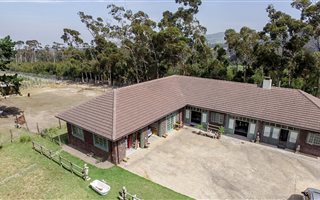 3 Bedroom House in Sir Lowrys and surrounds