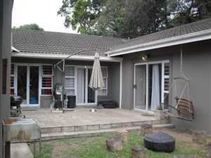 4 Bed House in Woodside